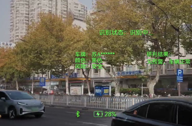 南京街头“科幻”一幕:AI眼镜一扫,无证网约车无所遁形(images 1)