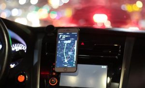 乌鲁木齐跑网约车，一小时真能挣35元？算完这笔账...